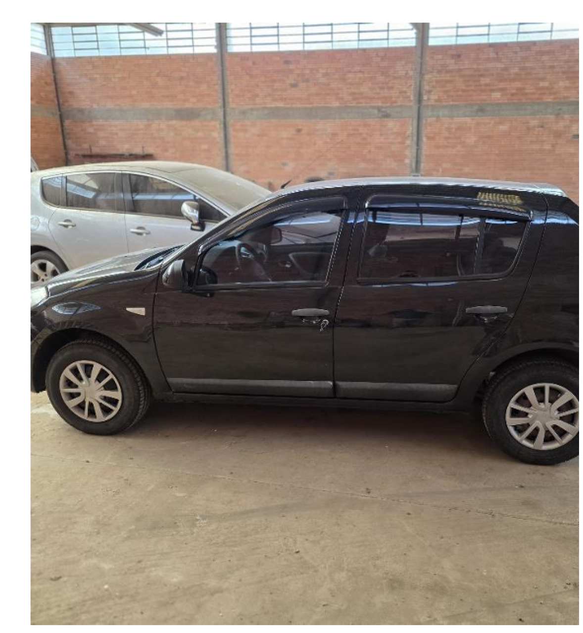 LOTE 02 / 01 (UM) RENAULT/SANDERO EXP 1016V 2011/2011